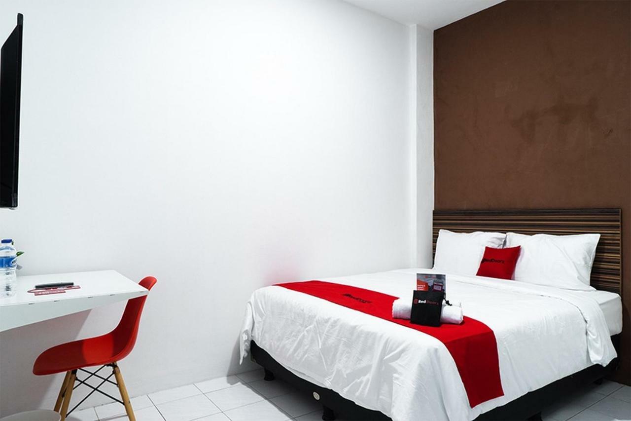 Reddoorz Near Seasons City Mall Jacarta Quarto foto